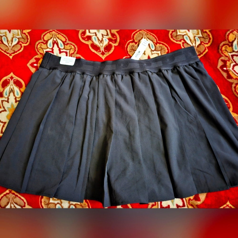 VS pink skort NWT